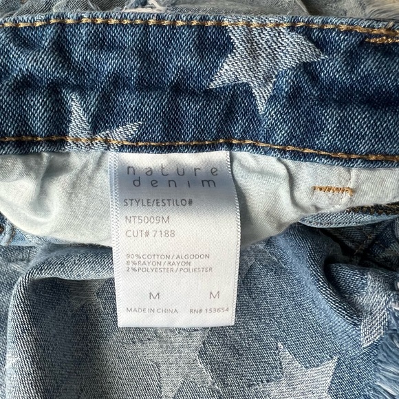 Nature denim shorts with stars and distressing - Picture 3 of 3